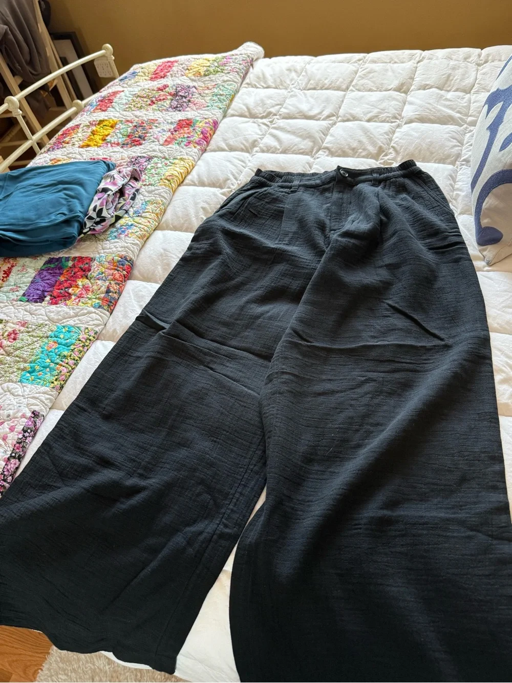 aerie women’s Black Wide-Leg Jogger Pants